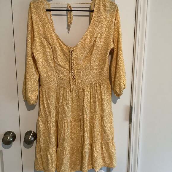 Hollister Yellow flower dress size L - Picture 1 of 3